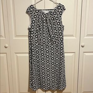 Maggy London, size 16W, sleeveless geometric print dress